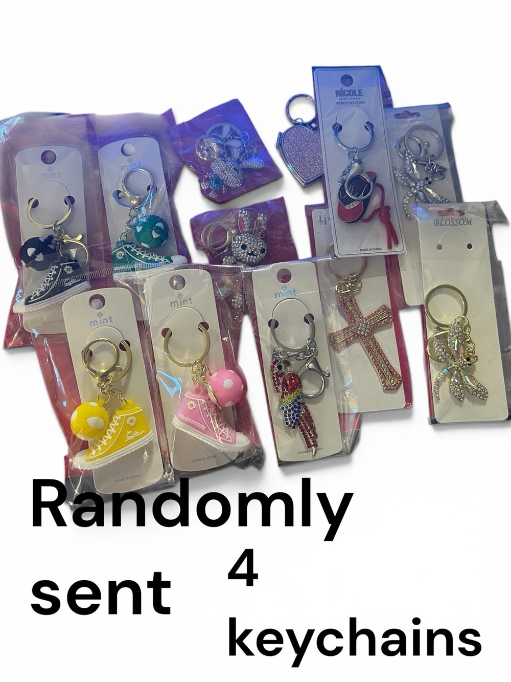 Randomly send keychains 4pc 3 bundles left